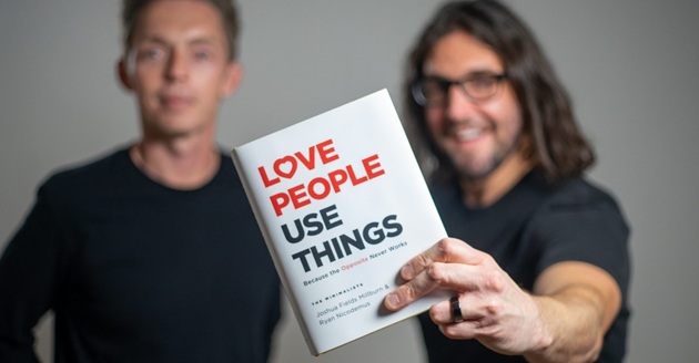 grāmata " Love people, use things"